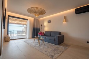 Luxury Villa, 2 Bedrooms, Beach View, Beachside | Living area | Smart TV