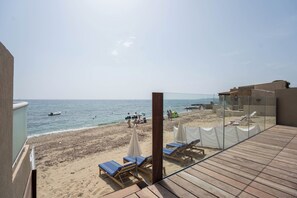 Villa de lujo, 2 habitaciones, vistas a la playa, junto a la playa | Vistas al mar