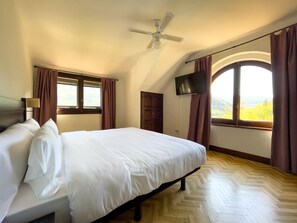 Junior Double Room | Hypo-allergenic bedding, down comforters, memory foam beds - Angelats Hotel (Ribes De Freser)