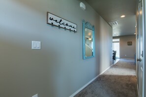 Interior - Gorgeous modern farmhouse in Tri Cities, WA (Kennewick)