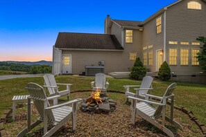 Terrace/patio - Castlewood Retreat | Views, Hot Tub & Foosball Table🛁🏔️ + Biltmore Pass (Alexander)