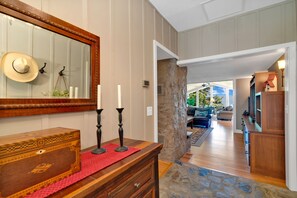 4 camere, una scrivania, ferro/asse da stiro, Wi-Fi gratuito