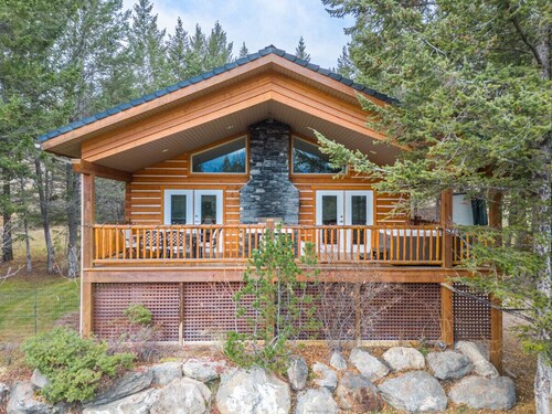 Pinecone Cottage | Hot Tub | Fireplace | Foosball