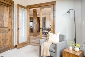Interior - Hot Tub & Golf Access Nearby | Starview at Brasada Ranch Resort by AvantStay (Powell Butte)