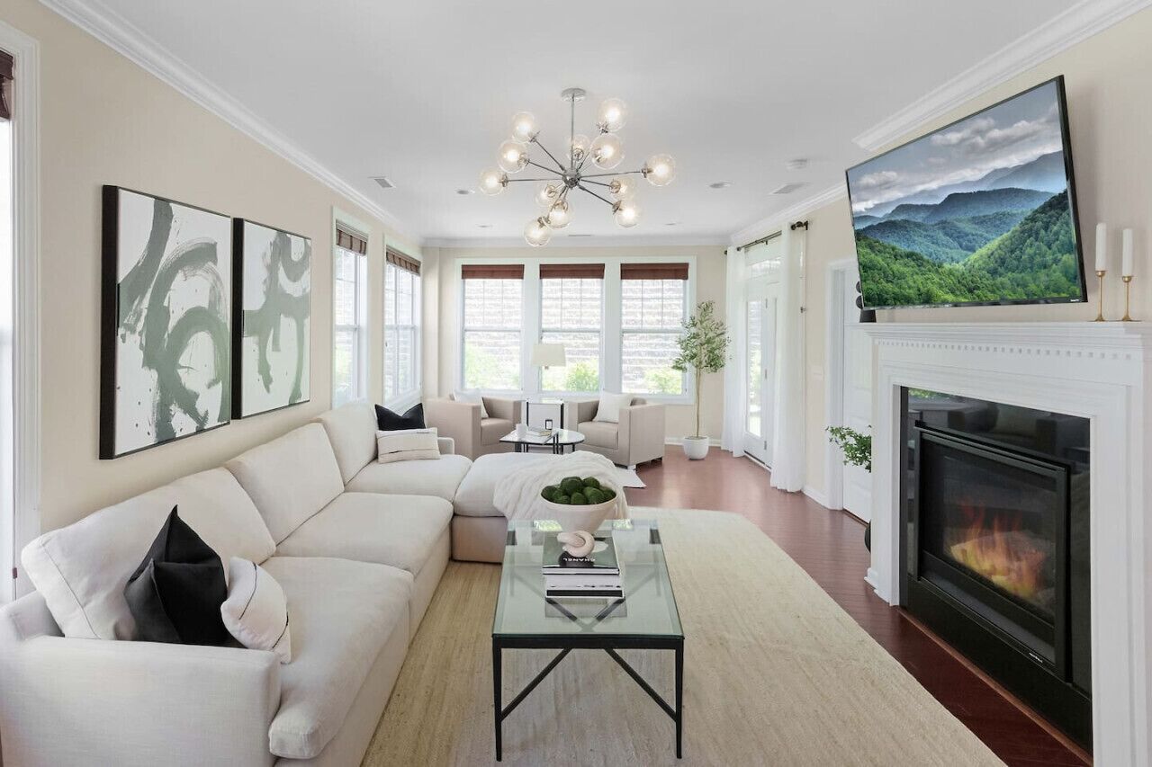 Smart-TV, Kamin, Arbeitsbereiche