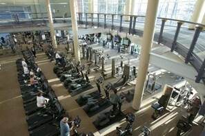 Fitness facility - Luxe Retreat w/King Suite | 5* Location, Gym, Pool, Pets OK (Cary)