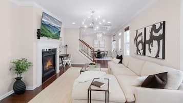 智能电视、壁炉、办公室