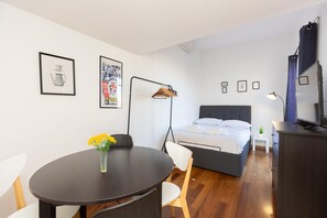 1 bedroom, iron/ironing board, internet, bed sheets