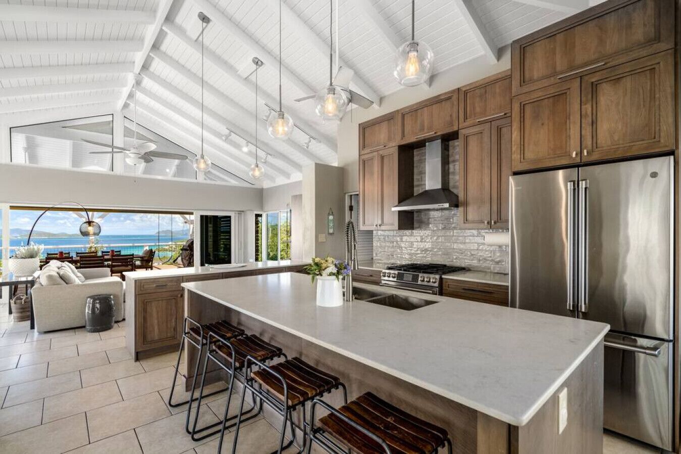 雪櫃、微波爐、焗爐、爐具