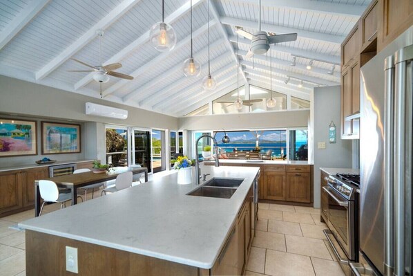 Fridge, microwave, oven, stovetop - 4BR Hilltop vacation bliss! Incredible views! (St. Thomas)