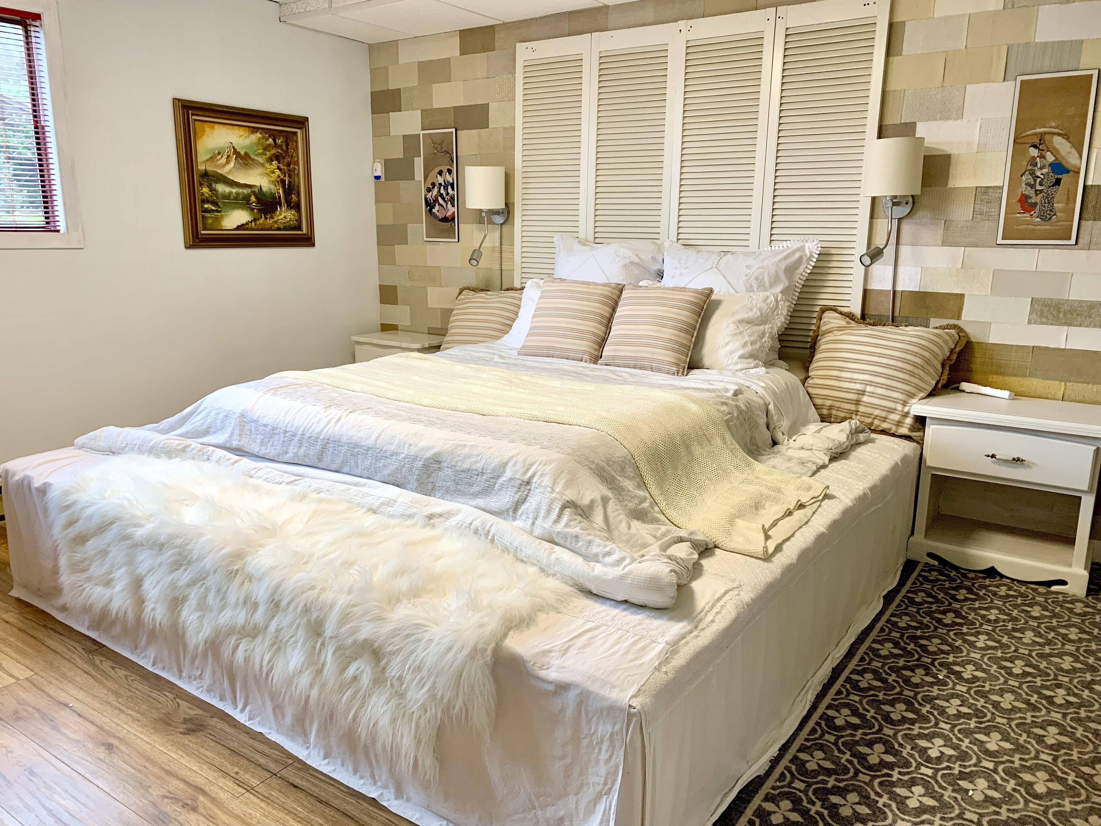 5 bedrooms, iron/ironing board, WiFi (free), bed sheets