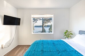 2 bedrooms, desk, iron/ironing board, travel cot