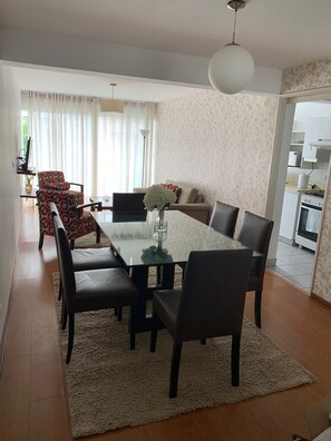 Dining - Cozy apartment with private security in the building. (Miraflores)