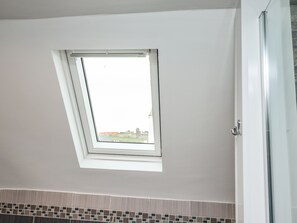 Cottage | Interior - Station View (Whitby)