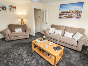 Cottage | Living room - Station View (Whitby)