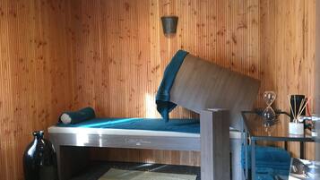 Deep-tissue massages, 1 treatment room