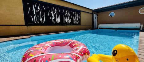 UppvÀrmd pool