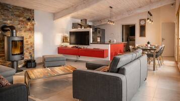 Télévision, cheminée