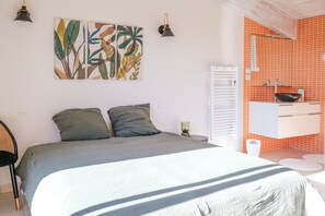 3 chambres, fer et planche à repasser, accès au Wi-Fi (inclus)