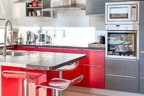 Réfrigérateur, micro-ondes, four, lave-vaisselle