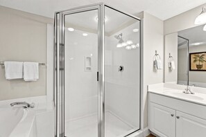 Bruser, boblebadekar, hårtørrer, håndklæder