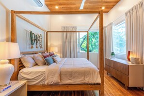 5 bedrooms, WiFi, bed sheets