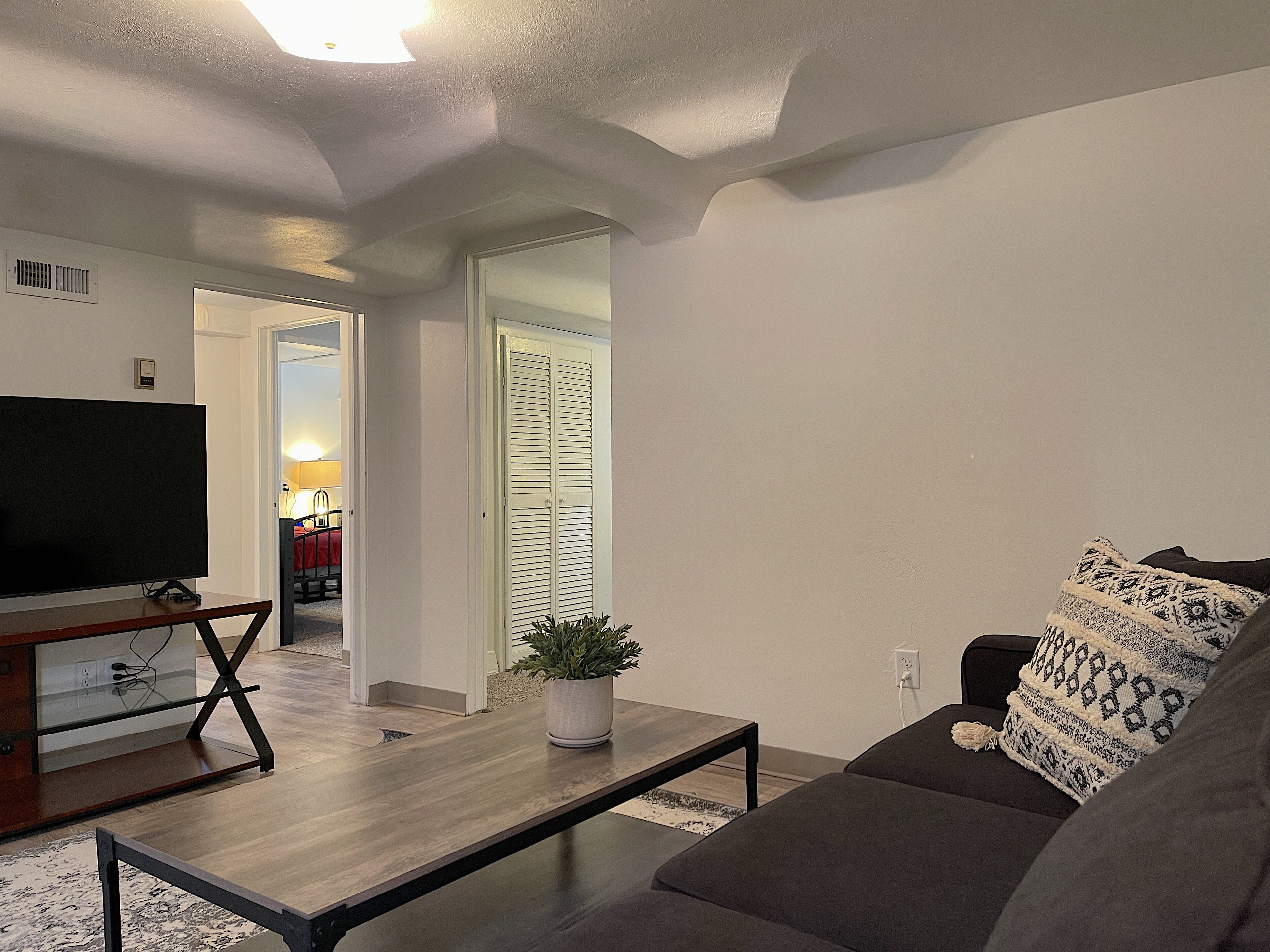 TV, fireplace, offices