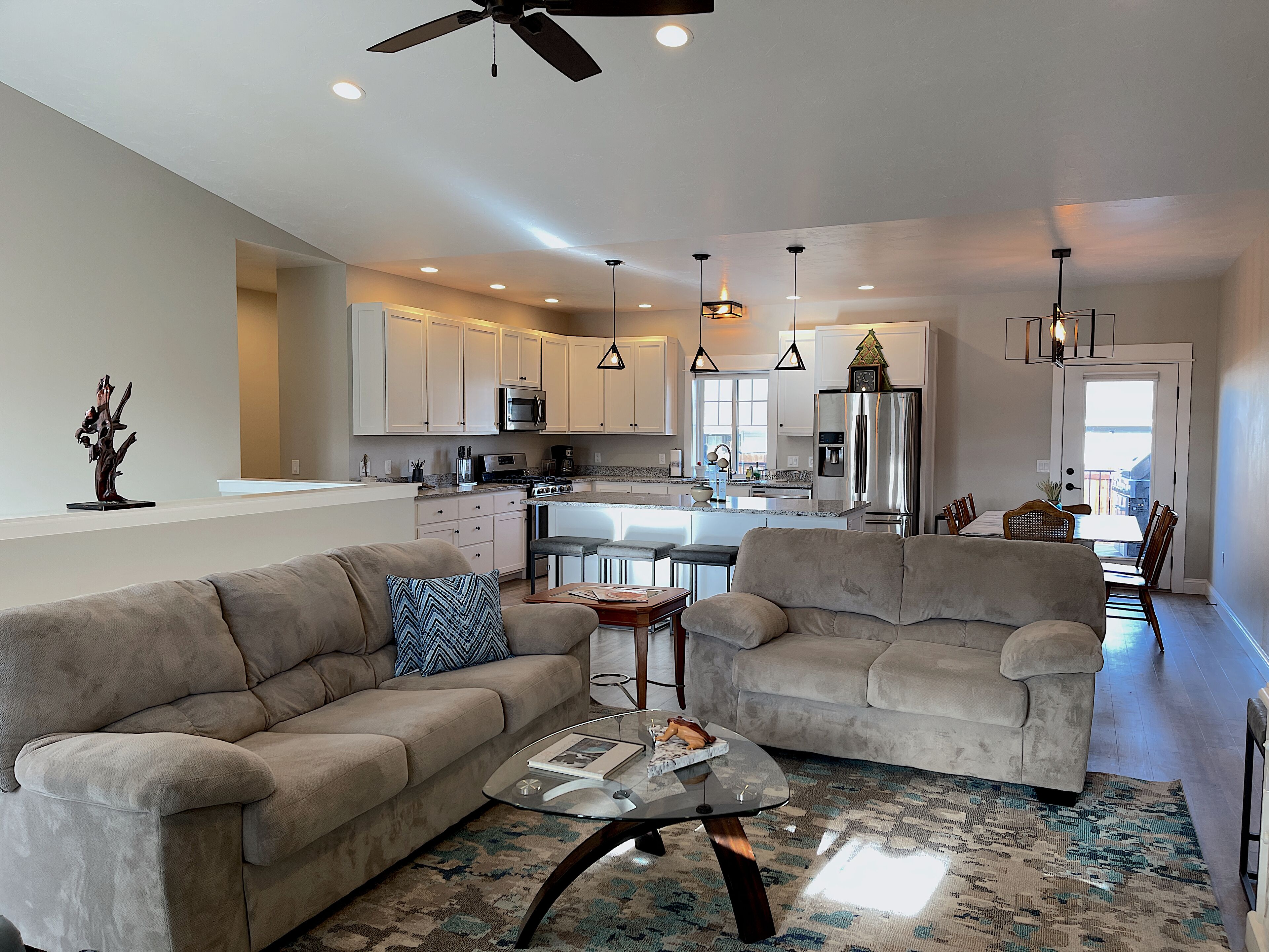 Peaceful Escape Monthly Rental in quiet neighborhood