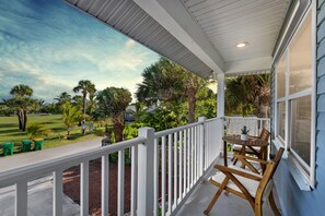 Terrace/patio - 1- King bed/ 1- sofa bed/ 1.5bath Block from Beach (Cocoa Beach)