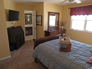 3 bedrooms, in-room safe, desk, free WiFi