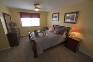 2 soverom, safe på rommet, skrivebord og wi-fi (inkludert)