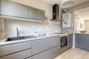 Fridge, microwave, oven, dishwasher - Recent T3 in residence with swimming pool in La Favière (Bormes-les-Mimosas)