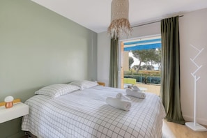 2 bedrooms, iron/ironing board, bed sheets - Recent T3 in residence with swimming pool in La Favière (Bormes-les-Mimosas)