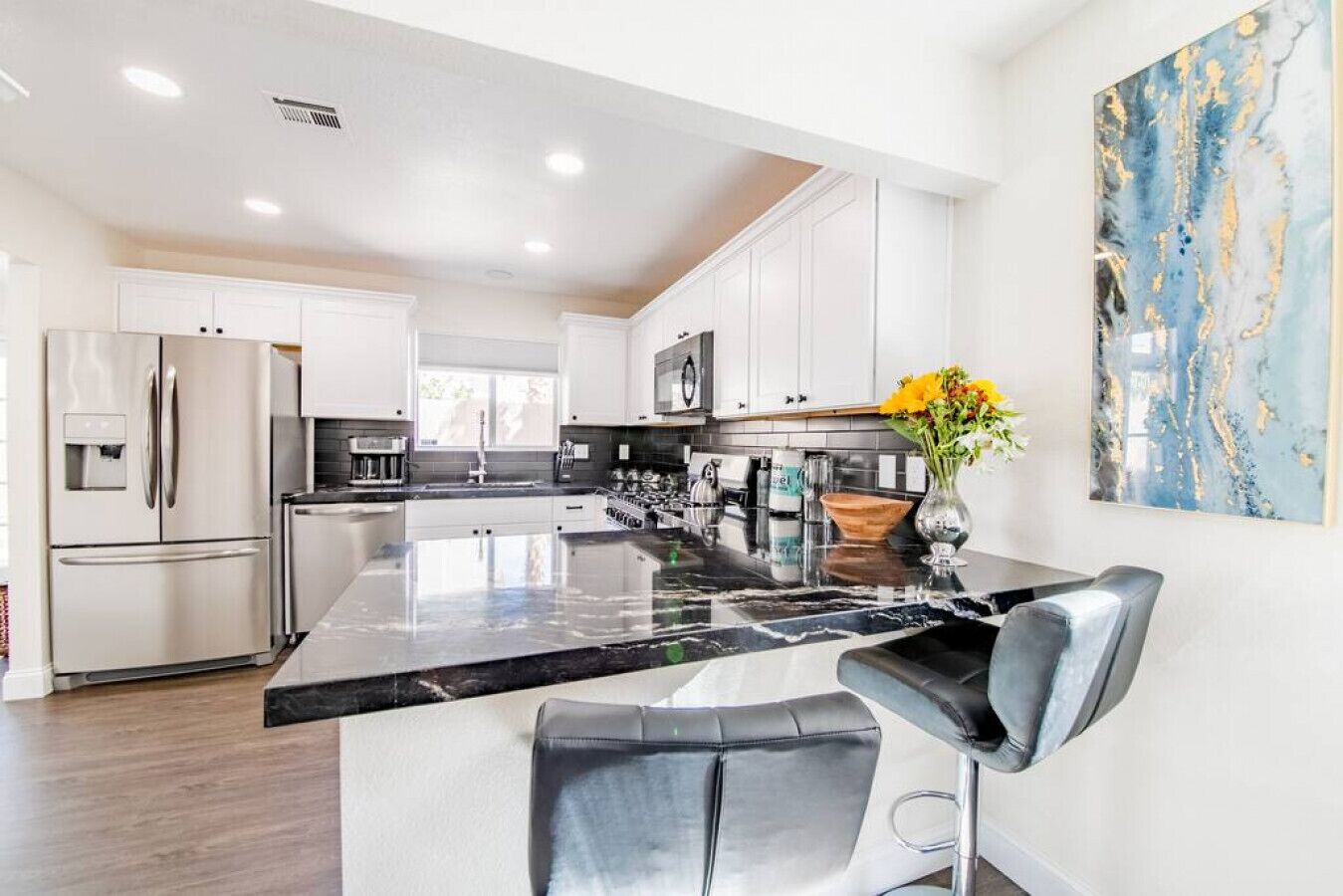 ثلاجة، ميكروويف، فرن، موقد طهي مسطح