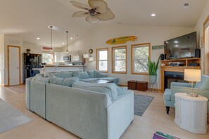 Smart TV, libros y estéreo 