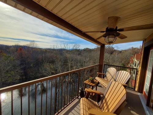 Peaceful River/ Mountain Views/ Dollywood/ Pigeon Forge