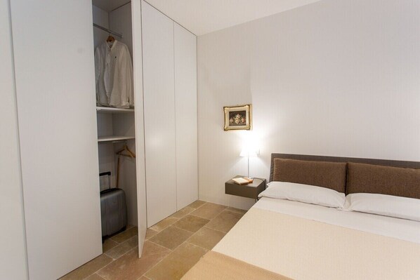1 chambre, coffres-forts dans les chambres, fer et planche Ă repasser