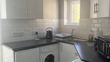 Apartamento, 1 cama Queen e sofá-cama | Cozinha privada | Geladeira, micro-ondas, fogão, cooktop