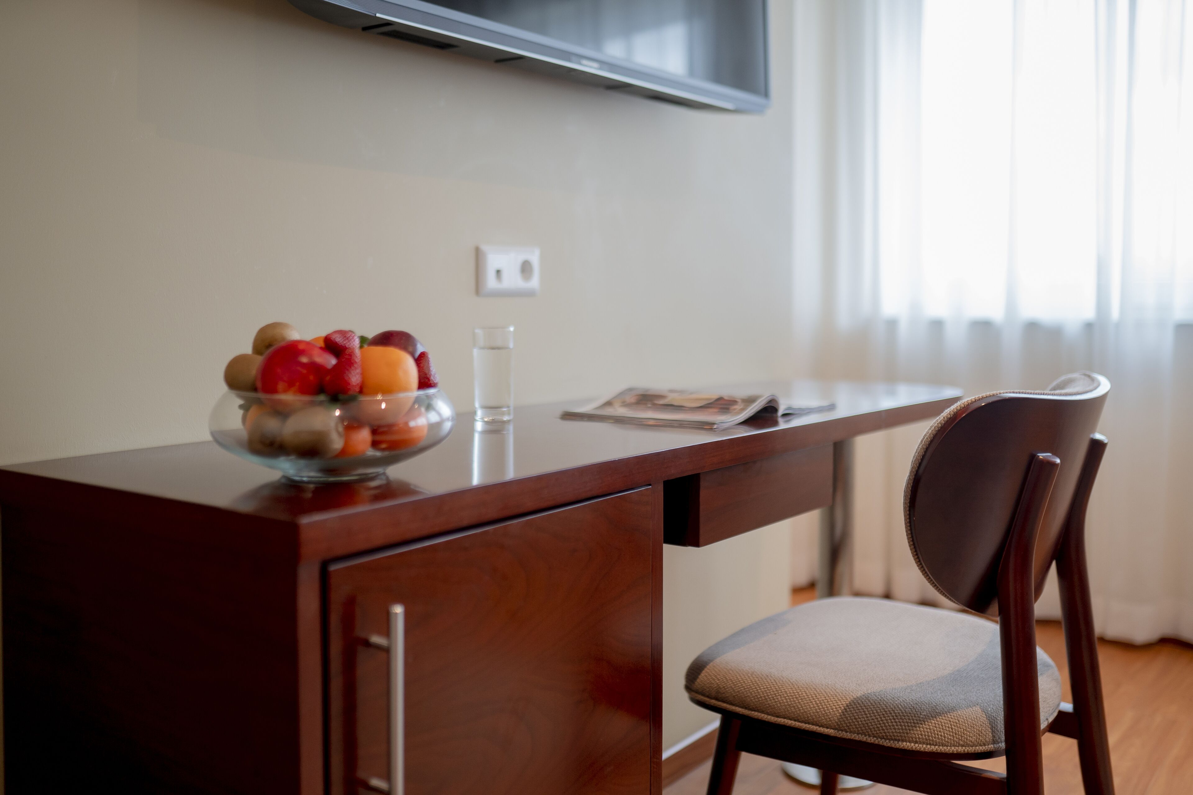 select comfort beds, in-room safe, desk, laptop workspace