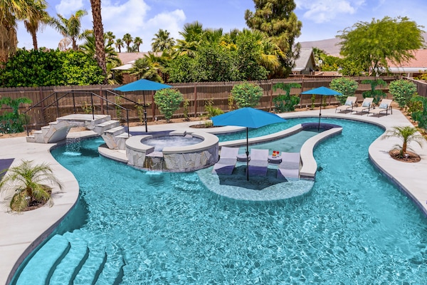 Piscina a l'aire lliure i piscina climatitzada