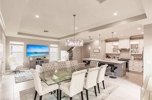 Interior - Stunning modern house in gated community, 20 min from Marco Beach and DT Naples! (Naples)