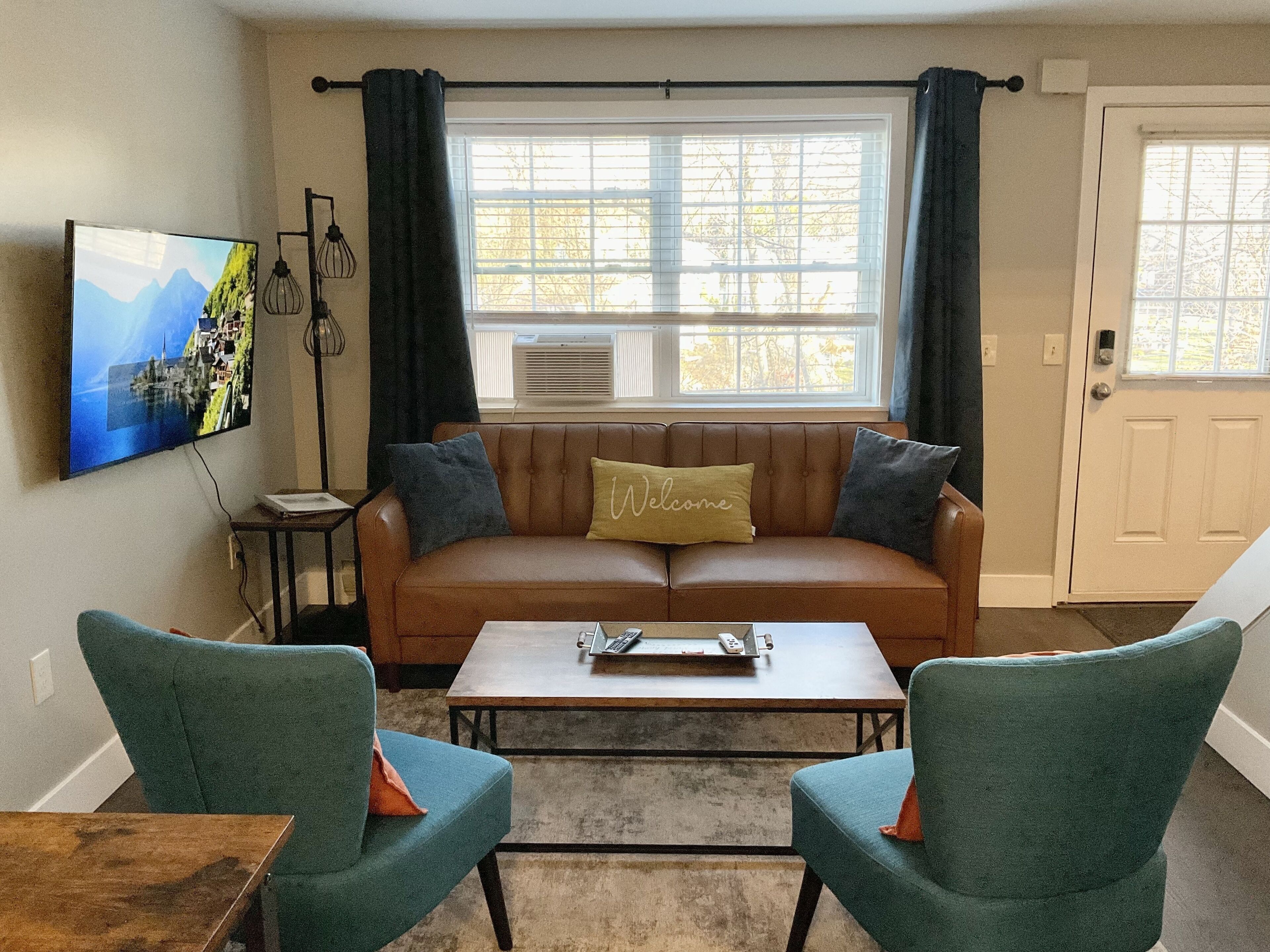 - Pet Friendly - Riverfront -  Lakes - Seacoast - Boston -