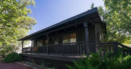 Spacious Mountain Home- w/ game room- 5 min from downtown