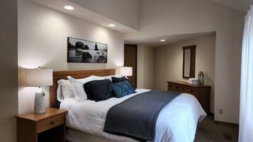 3 bedrooms, desk, iron/ironing board, travel cot