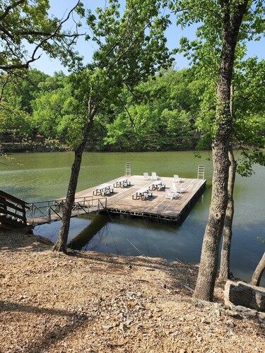 Charming Lake Villa nestled in a quiet cove of Lake of the Ozarks
