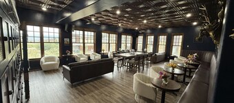 Ski-In/Ski-Out, 3BD/3BA, 2 Story w/Garage, by Pool