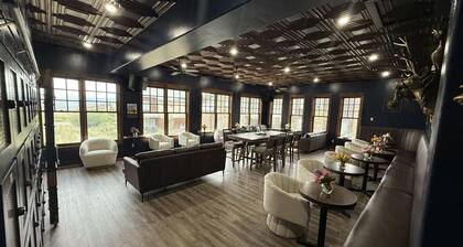 Ski-In/Ski-Out, 3BD/3BA, 2 Story w/Garage, by Pool