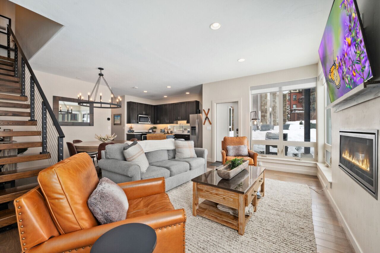 Televisión, chimenea, tenis de mesa y estéreo 