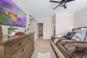3 bedrooms, desk, iron/ironing board, travel crib