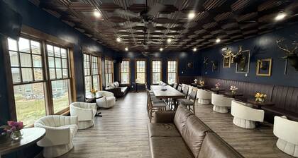 Ski-In/Ski-Out, 3BD/3BA, 2 Story w/Garage, by Pool